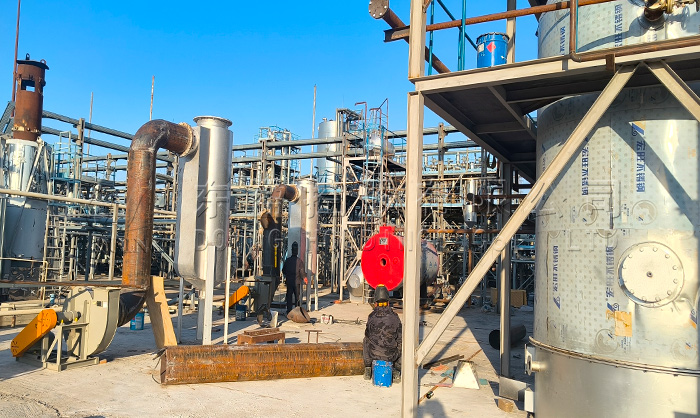 哈萨克斯坦重油蒸馏提炼柴油设备安装现场 废油蒸馏提炼柴油设备